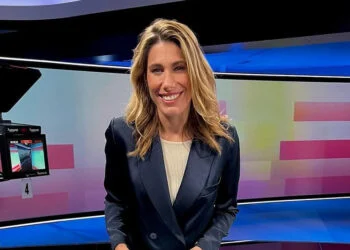 FOTO: Malou Petter deelt een spannende selfie vanuit het NOS-gebouw