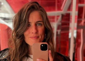 FOTO: Marieke Elsinga maakt spiegelselfie die weinig aan de verbeelding overlaat