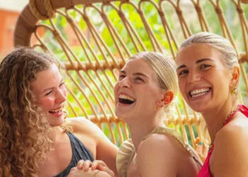 FOTO: Mayte Bellod poseert met haar TikTok-vriendinnen in bikini