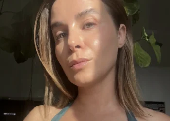 FOTO’S: Victoria Koblenko speelt met haar sportbeha op Instagram: ”Daarom bleef je toch?”