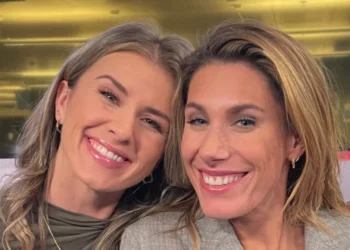 FOTO: NOS-presentatrices Eline en Malou delen een schattige foto