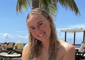 FOTO: Myron Koops breekt het internet met haar kokosnotenfoto!