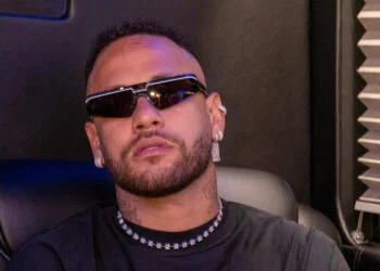 BIZAR: Neymar slaat Saudi-knaken stuk op Bugatti penthouse ($54.5M)