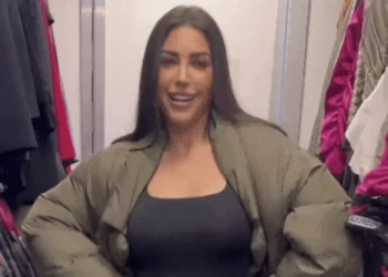 VIDEO: Dit filmpje van Yolanthe in de kledingkast gaat het internet over