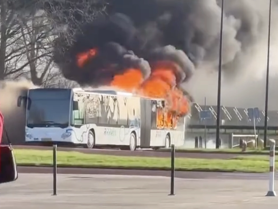 Bus Walibi vat vlam