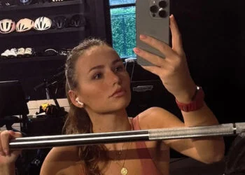 FOTO: Puck Moonen knalt er nog een zware workout uit voor het kerstdiner