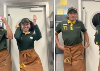 VIDEO: McDonald’s medewerkster gaat viraal met dansje in strakke werkkleding