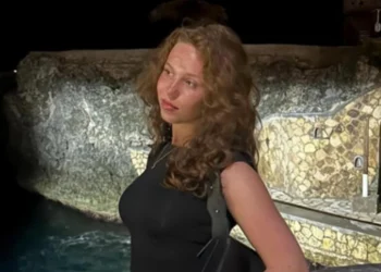 FOTO: Rhode Kok deelt foto in wit hemdje vanuit het prachtige Brazilië