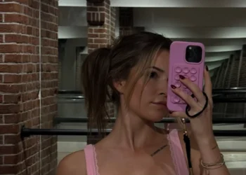 FOTO’S: Jade Anna deelt nog meer foto’s in Valentijns-lingerie in haar story