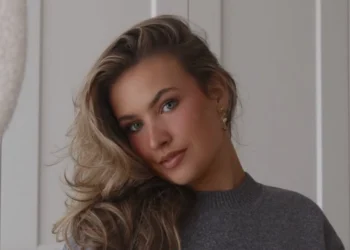 VIDEO: Joy Bosz deelt gedurfde outfits voor haar ‘date night’