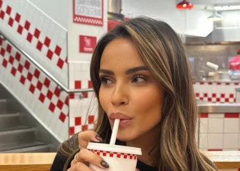 VIDEO: Monica Geuze wordt klaargestoomd voor fotoshoot met Hunkemöller