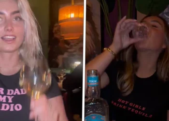 VIDEO: Vriendinnen gaan helemaal los met nogal gewaagde teksten op shirts