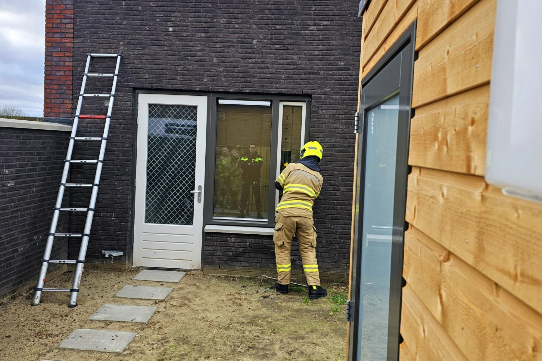 Vrouw vast in wasmachine