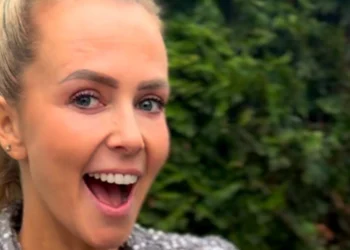 header x monique smit t