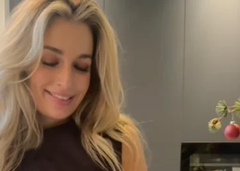 header x shelly sterk