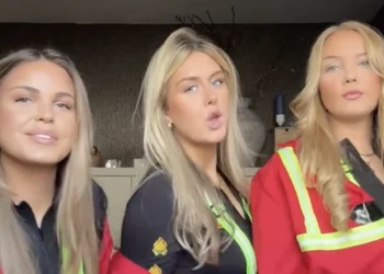 VIDEO: Brandweerdames stelen de show met carnavalsoutfit