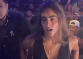 VIDEO: Knappe dame zet Spaanse discotheek op zijn kop met haar dansmoves