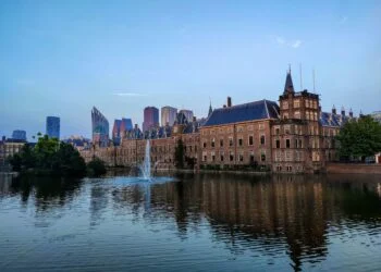 OEPS: Twitterend Nederland valt over miljoenen overschrijving van overheid aan klimaatbureau