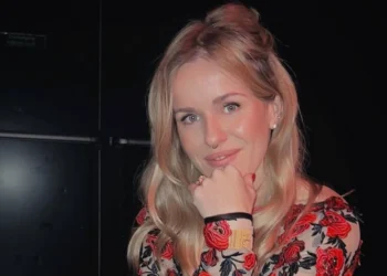 VIDEO: Josje Huisman (oud k3) laat lingerie zien op Instagram story