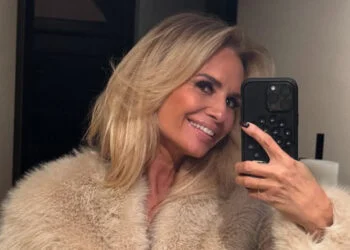 FOTO: Leontine Ruiters straalt in bikini – op 57-jarige leeftijd fitter dan ooit