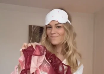 VIDEO: Marijn Kuipers viert Valentijnsdag met Hunkemöller en test meerdere outfits