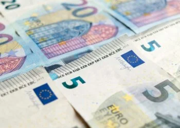 WOW: Gemiddeld salaris per Europees land onthuld: Nederland doet het gemiddeld