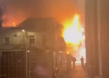 VIDEO: Brandweer komt met slecht nieuws: ”Onduidelijkheid over mensen onder puin”
