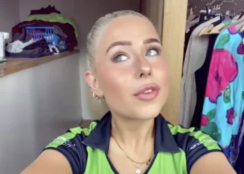 VIDEO: Hockeyster Flore Linde Rietkerk neemt TikTok over in haar wedstrijdtenue