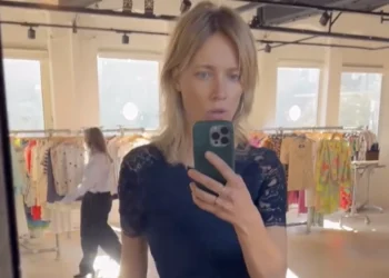 OEF: Jennifer Hoffman draait rondjes in een perfect gesneden jurk