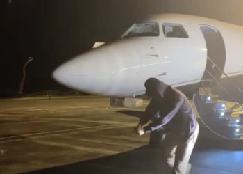 OEPS: Kjeld Nuis maakt Jake Paul belachelijk: Jutta reageert