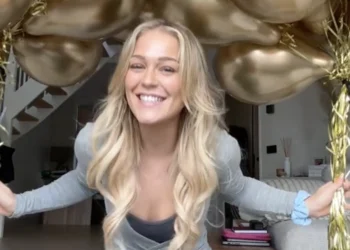 OEPS: Marijn Kuipers laat ‘per ongeluk’ iets teveel zien in luchtig pakje op TikTok