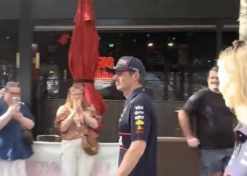 GOUD: Max Verstappen waant zich een local in Melbourne, beveiliging moet volgen