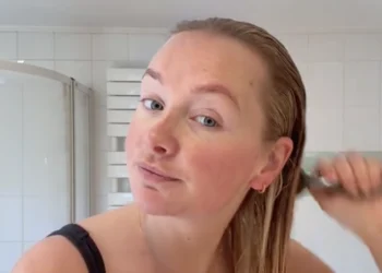 VIDEO: Maxime Meiland toont haarverzorging in een minuscuul hemdje