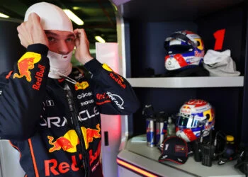 Alarmbellen bij Red Bull: Verstappen komt niet in de buurt van top 3 (op eerste dag)