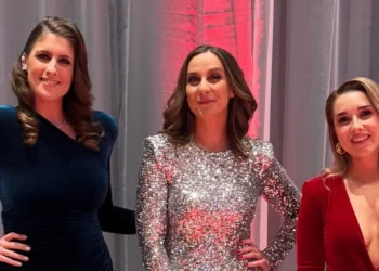 VIDEO: De Qmusic-dames tonen vol trots hun jurken – en mannen, dit wil je zien!