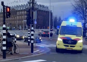 Verschrikkelijk: Twee agenten neergestoken bij aanhouding in Amsterdam
