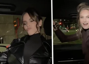 OEPS: Monica Geuze en Romee Strijd laten zich gaan in een taxi