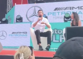 BIZAR: Toto Wolff had afspraak met Hamilton: ”Niet met Max praten”