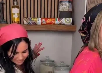 FOTO’S: Miljuschka laat haar fijne dansmoves zien in de keuken