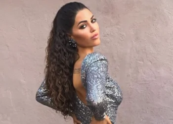 FOTO: Yolanthe deelt plaatje waarop te zien is dat ze één spiergroep heel goed traint
