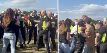 VIDEO: Tokkie vliegt vrijwillige beveiliger aan bij een feestje op Koningsdag