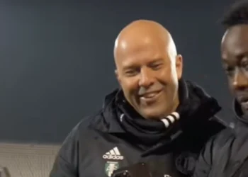 VIDEO: Dit is de prachtige vrouw van succestrainer Arne Slot