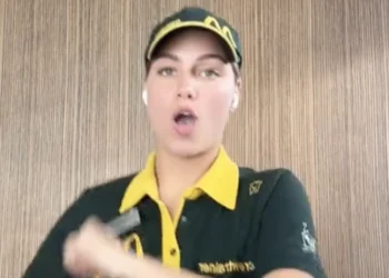 VIDEO: McDonalds-medewerkster Cleo doet dansjes op de werkvloer