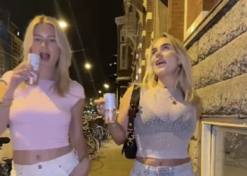 OEPS: Juf Jitske en Juf Marit delen video waar schoolhoofd niet blij van wordt, wij wel