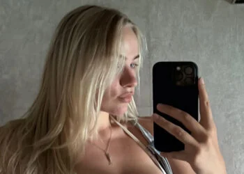 FOTO: Juultje Tieleman showt haar bikini tijdens een zakenreis met Hunkemöller