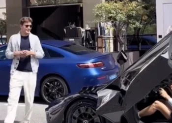 George Russell sneert weer eens naar Max: ”Gaat makkelijk met een privéjet”