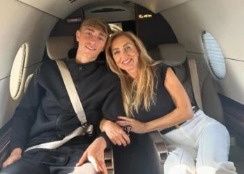 FOTO: Dít is de bloedmooie Nederlandse moeder van Real Madrid-talent Dean Huijsen
