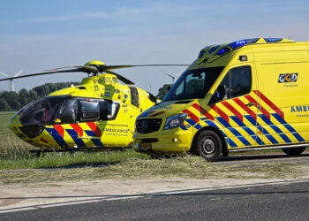 VIDEO: Twee doden (27 en 69 jaar) bij frontale botsing auto’s in Steenderen