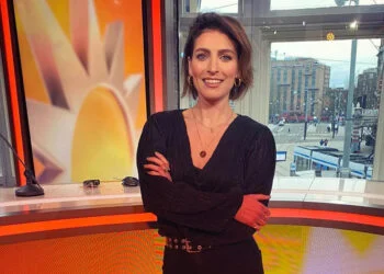 VIDEO: Vivienne van den Assem draait plaatjes voor het goede doel in een fijne outfit