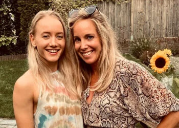 VIDEO: Lieke Wevers toont killerbody met duik in het zwembad